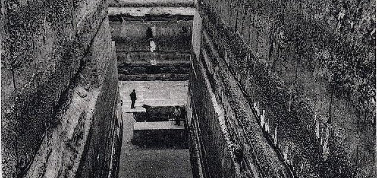 Poço enigmático de Zawyet El Aryan desafia arqueólogos há mais de um século 1 Poço enigmático de Zawyet El Aryan desafia arqueólogos há mais de um século - Imagem do artigo